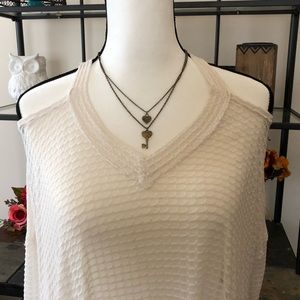 🌟Cold shoulder bell top